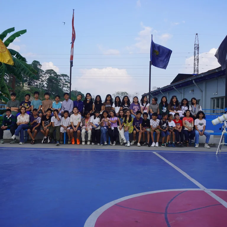 Students and teachers together on the RG campus